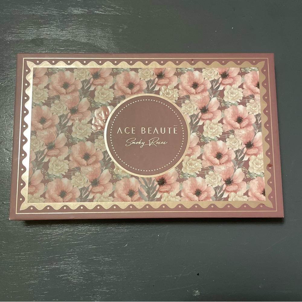 Ace Beaute eyeshadow palette